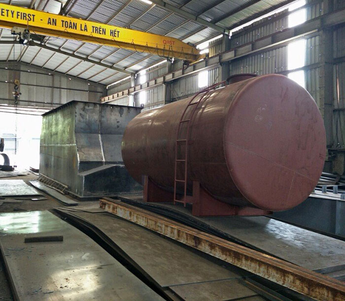 Chemical storage tank